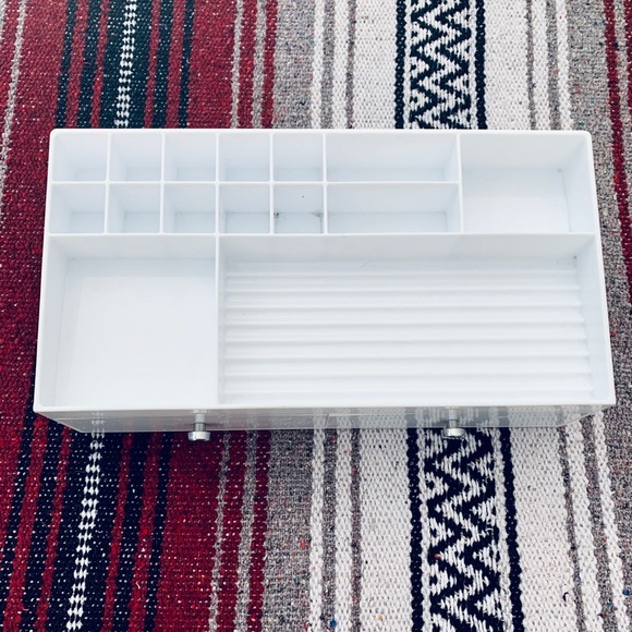 Jewelry - Makeup/jewelry organizing storage